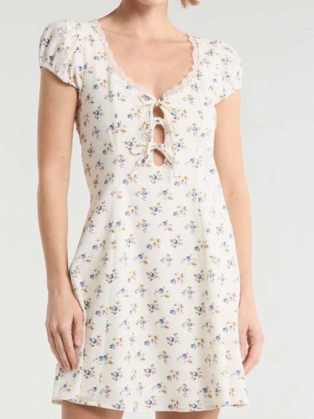 Wayf Cream Floral Lace-Trim Tie-Front Camisole NWT